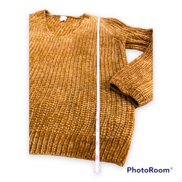 A New Day Sweater, Turtleneck, and T-Shirt Bundle - Picture 6 of 16